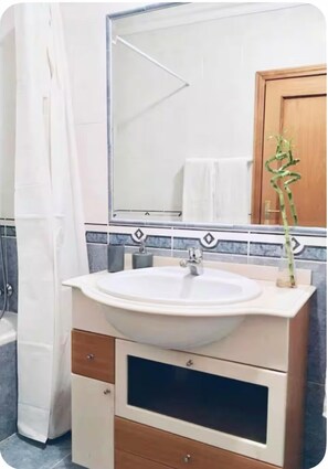 Serviettes fournies, savon, papier toilette