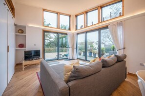 TV - The Orchard Annexe, Framlingham (Framlingham)