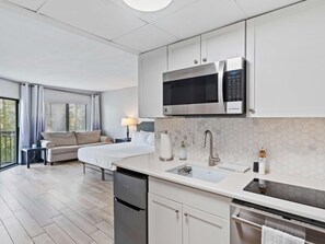 Comfort Apartment, Park View | Private kitchen - JS LUXURY VACATION (Orlando)