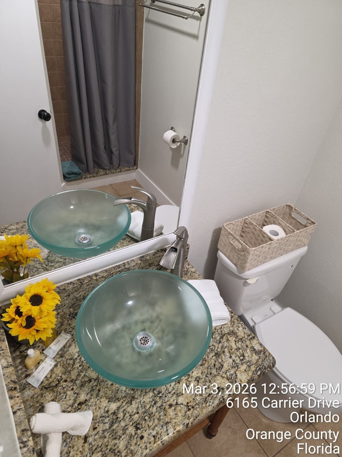 ไดร์เป่าผม, ผ้าเช็ดตัว, สบู่, ยาสระผม