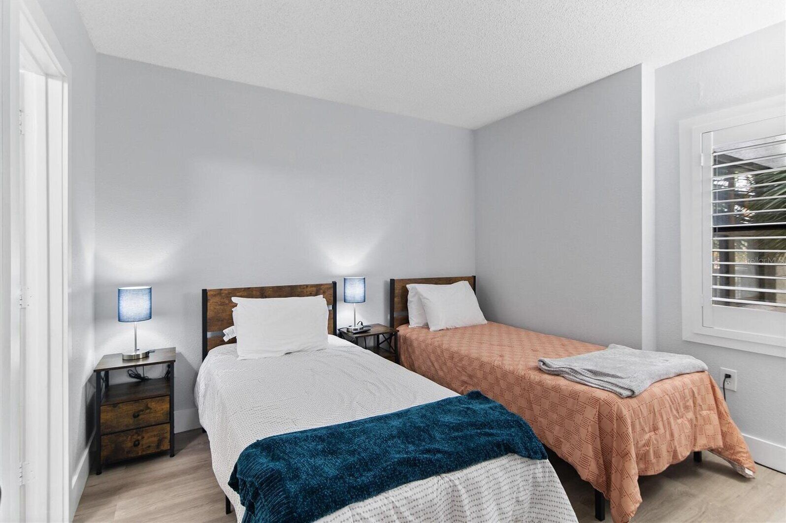 Een strijkplank/strijkijzer, gratis wifi