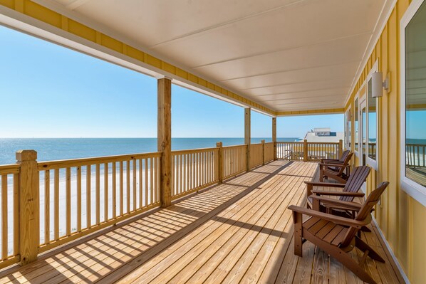 Property grounds - NEW! Parrot Dice. On the beach, pool (Dauphin Island)