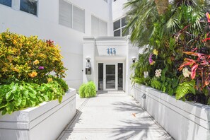 Exterior detail - Sunset Overlook - Waterfront Condo at Harbour Place with Sunset View (Key West)