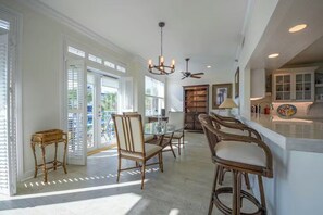 Dining - Sunset Overlook - Waterfront Condo at Harbour Place with Sunset View (Key West)