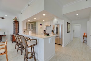 Coffee/tea maker, fridge, microwave, dishwasher - Sunset Overlook - Waterfront Condo at Harbour Place with Sunset View (Key West)