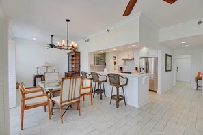 Dining - Sunset Overlook - Waterfront Condo at Harbour Place with Sunset View (Key West)