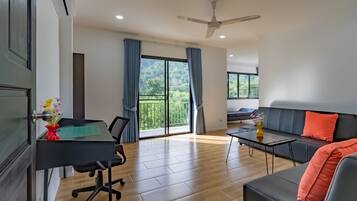 Villa, privat basseng, utsikt mot høyde | Oppholdsområde