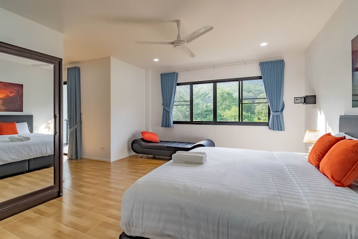 Biệt thự, hồ bơi riêng, quang cảnh đồi núi | Bộ đồ giường cao cấp, két bảo mật tại phòng