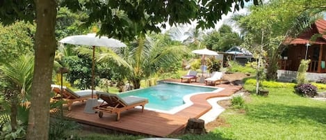 Habitación Deluxe doble | Piscina | Una piscina al aire libre