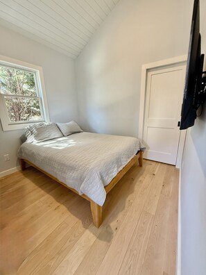 1 bedroom, iron/ironing board, internet, bed sheets