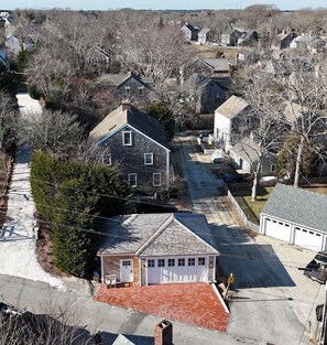 Exterior - “KnickKnack”~ Cozy 1-bedroom cottage downtown in a wonderful location with AC (Nantucket)