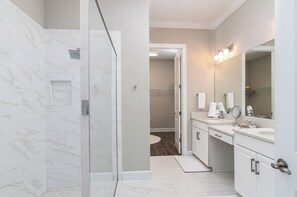 Shower, hair dryer, towels - LAZIO at Esplanade Golf & Country Club (Naples)
