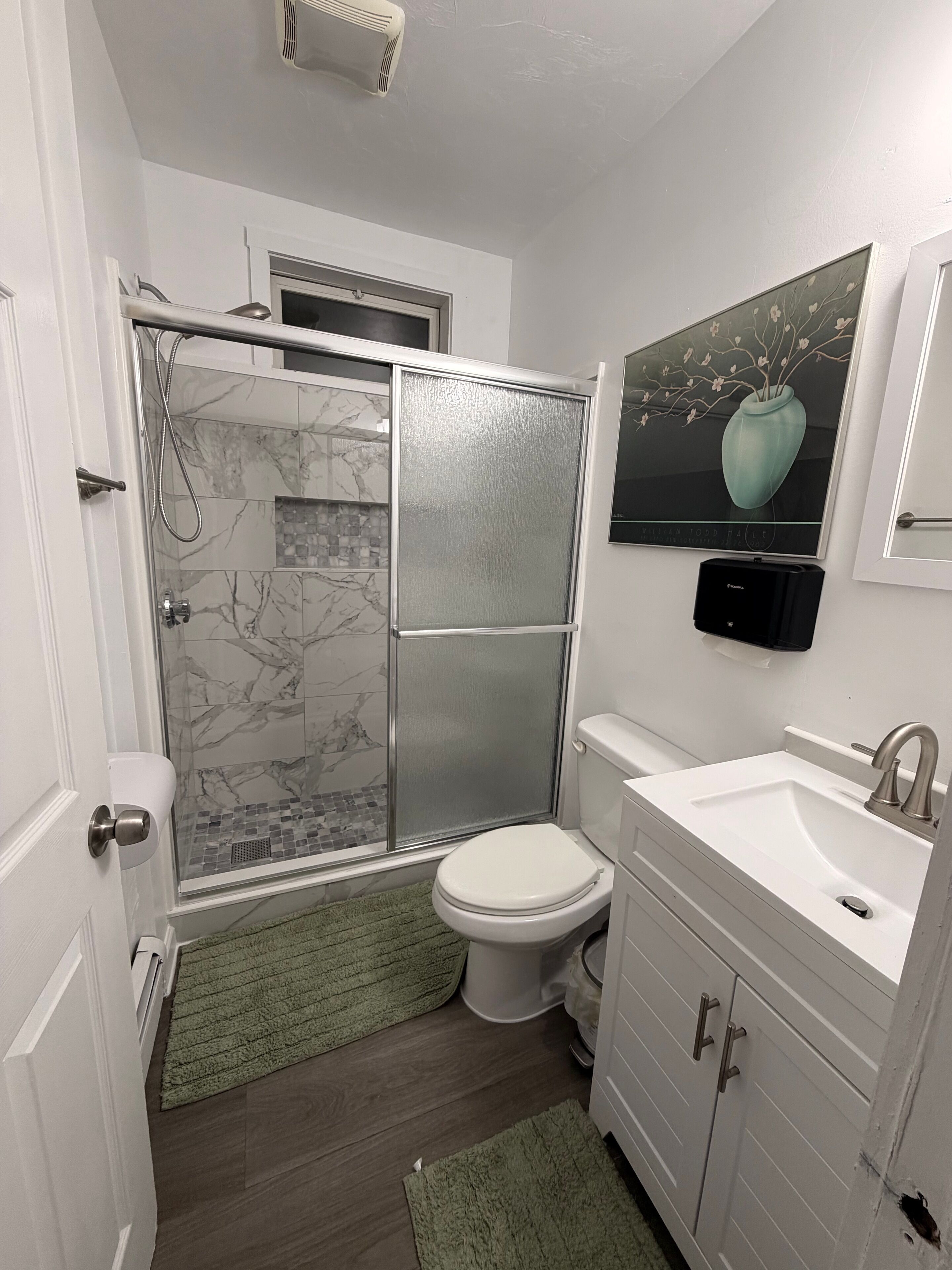 Bruser, hårtørrer, håndklæder, Sæbe