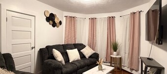 Lovely home 3 -bedroom apartment in center of Providence for a relaxing stay!