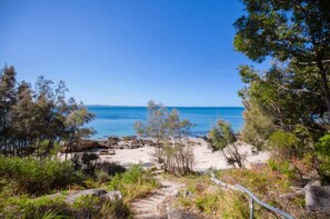 Una spiaggia nelle vicinanze, teli da spiaggia