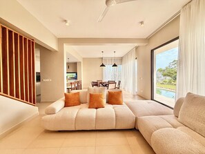 Smart TV - Stylish 5 Bedroom Oceanfront Villa in Fumba Town • Generator (Mchamba Wima)