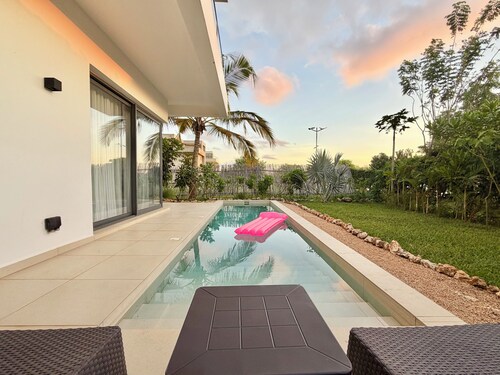 Modern Stylish Oceanfront Pool Villa | Secure w/ Generator | Fumba Town Zanzibar