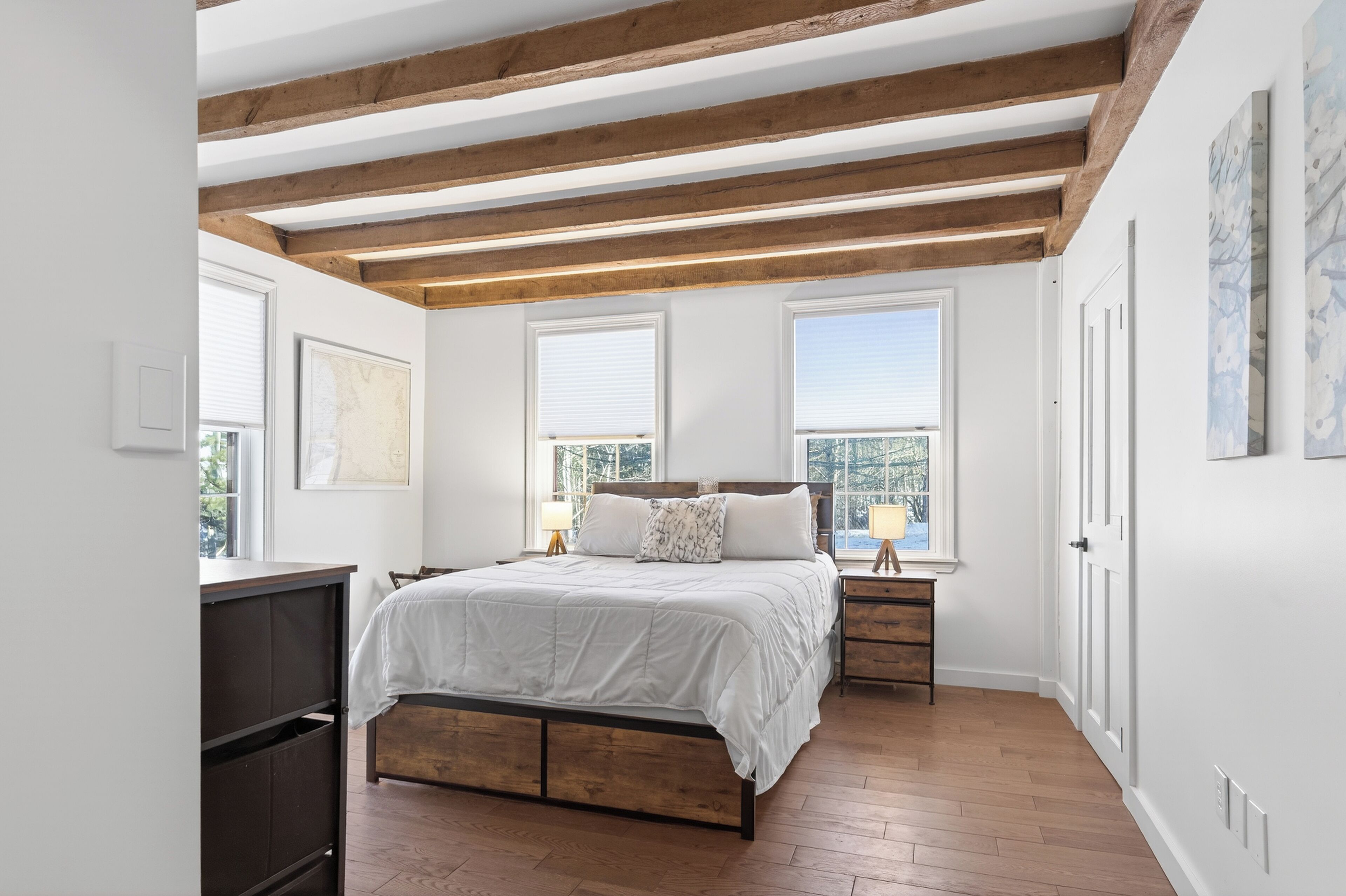 Fer et planche à repasser, lit parapluie, Wi-Fi gratuit, draps fournis