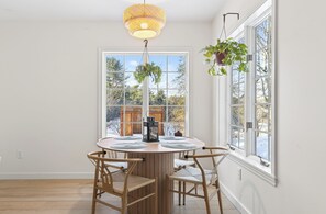 Dining - Completely renovated 4 bedroom farmhouse dog friendly large lawn beautiful field (Thomaston)