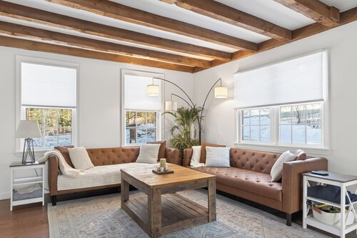 Completely renovated modern farmhouse dog friendly large lawn beautiful field