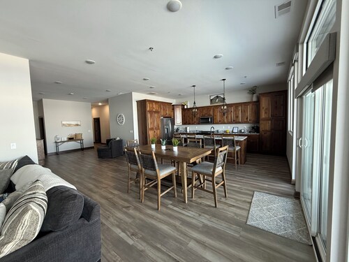 Spacious 2 bedroom condo on Lake Kampeska