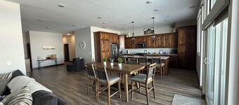 Spacious 2 bedroom condo on Lake Kampeska