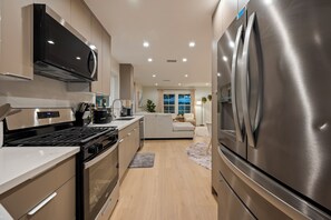 Microonde, forno, piano cottura, lavastoviglie