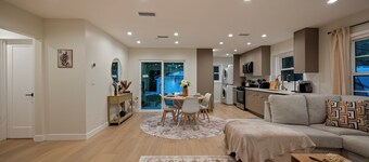 Modern 2BR In Woodland Hills EV Charger •Pool•Fast Wi-Fi+WorkDesk•AC Smart-Lock