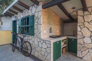 Fridge, oven, stovetop, dishwasher - Holiday flat with air conditioning (Novigrad)