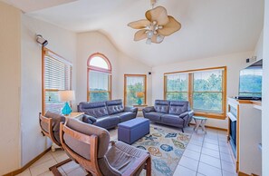 Smart TV, books - Knot A Care - Corolla, Ocean Sands, 400 Yds to Beach, Pool, Hot Tub, Pool Table, Pets OK (Corolla)