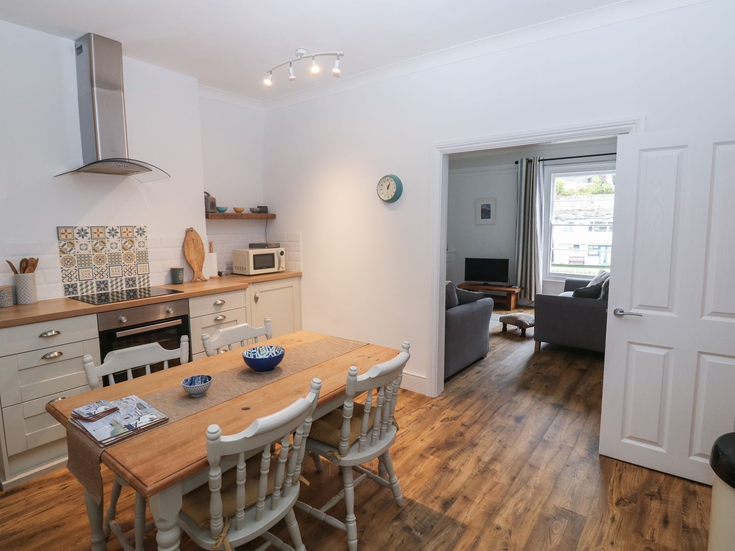 Rentaplats i utensilis de cuina, vaixella i coberteria 