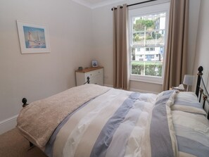 1 bedroom, individually decorated, individually furnished, free WiFi - The English School, Flat 2 (Dartmouth)