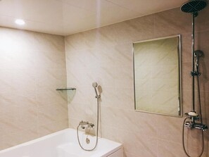 Doppia Deluxe, vista città | Bagno | Accappatoio, pantofole