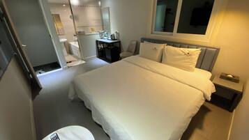 Superior Double Room, City View | Soundproofing, free WiFi