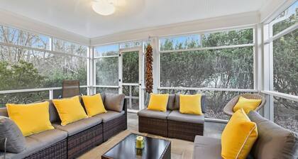 4 Mins to U of R! Spacious, Central Guest Suite