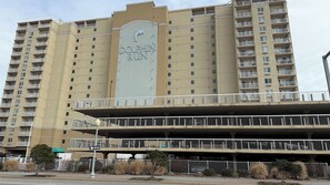 Exterior - Oceanfront Condo On Boardwalk Virginia beach (Virginia Beach)