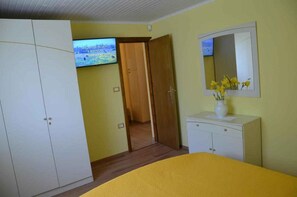 3 bedrooms, WiFi - Holiday home with pool and air conditioning (Tinjan)