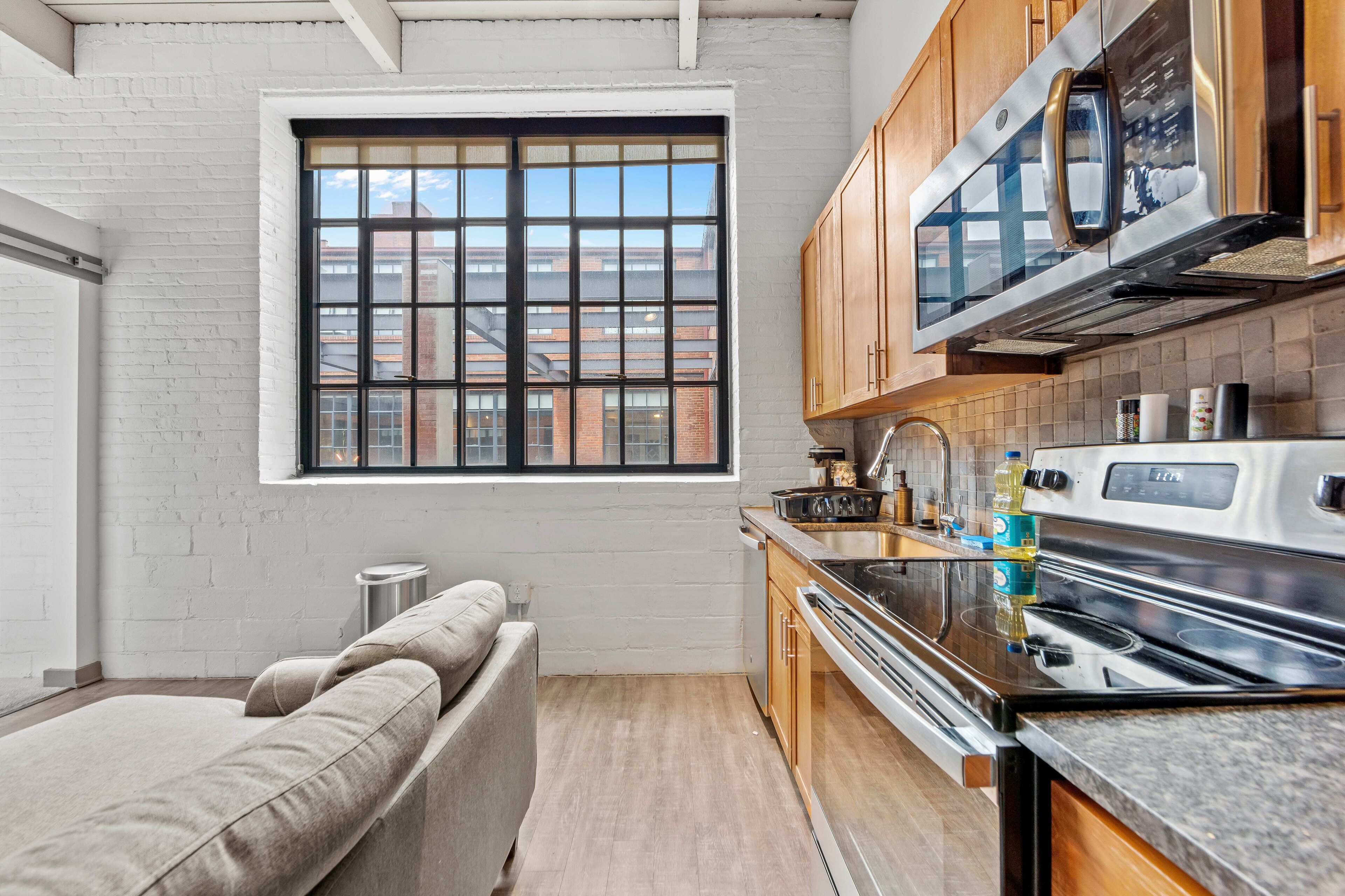 冰箱、微波炉、烤箱、炉灶