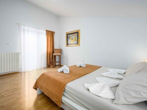4 bedrooms, WiFi - Villa with pool and hot tub (Stranići kod Nove Vasi)