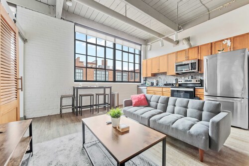 Bright & Cozy 1BD Apt in Cleveland
