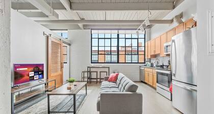 Bright & Cozy 1BD Apt in Cleveland