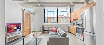 Bright & Cozy 1BD Apt in Cleveland