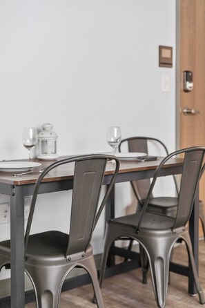 Dining - Modern Industrial 1BR Apt in CLE (Cleveland)