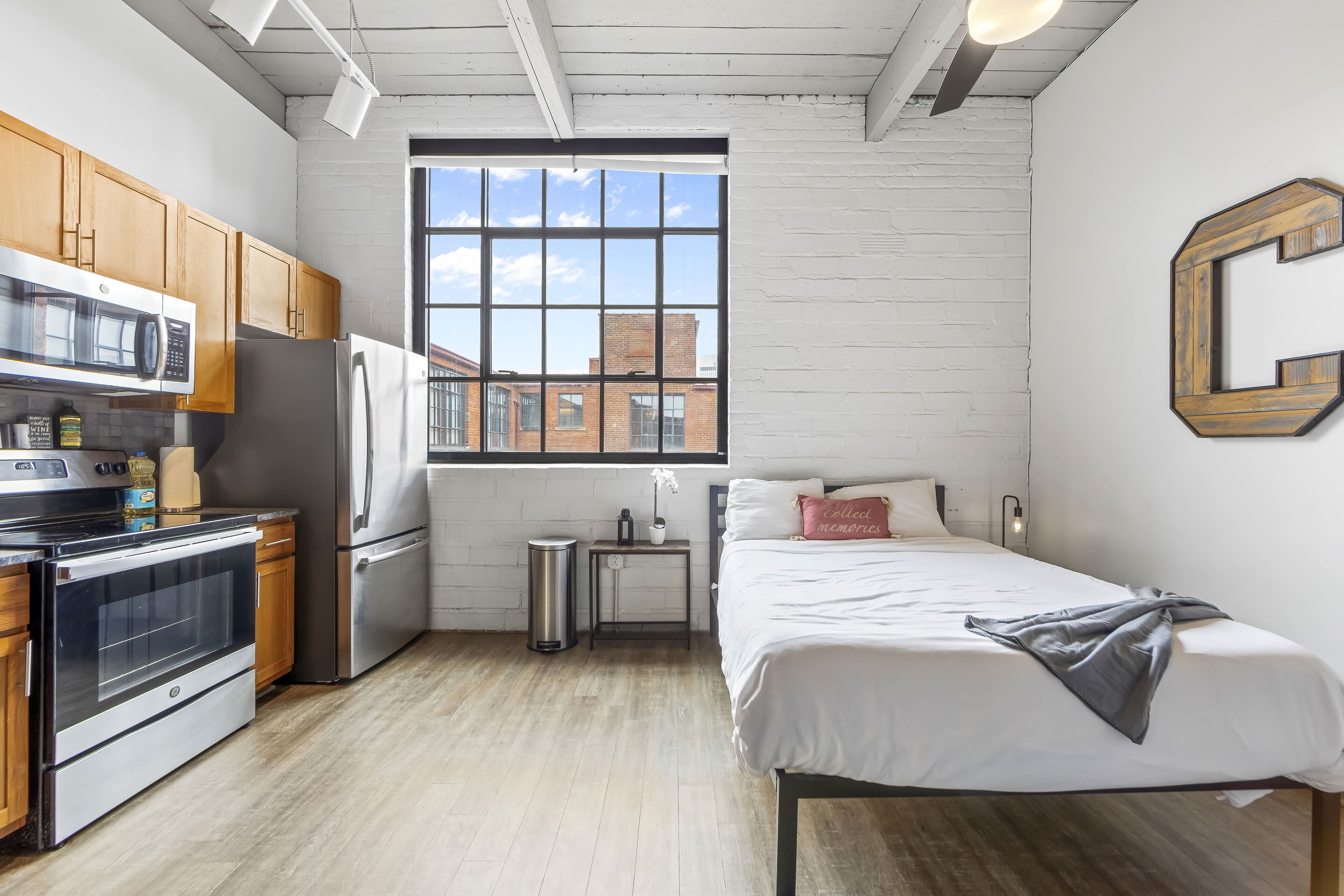 Kylskåp, mikrovågsugn, ugn och spishäll