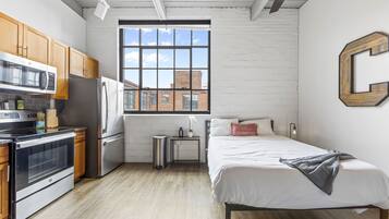 Kylskåp, mikrovågsugn, ugn och spishäll