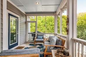 Terrace/patio - This like-new 4BR/3.5BA home in sought-after Cape Fear Station- Pet friendly (Bald Head Island)