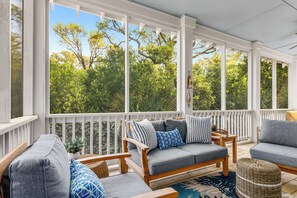 Interior - This like-new 4BR/3.5BA home in sought-after Cape Fear Station- Pet friendly (Bald Head Island)