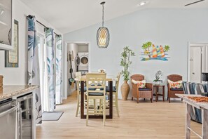 Dining - Laid-Back Beachfront Bungalow (Galveston)
