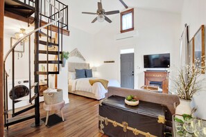 Tabla de planchar con plancha, wifi gratis y ropa de cama 
