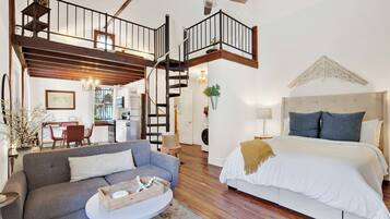 Een strijkplank/strijkijzer, gratis wifi, beddengoed